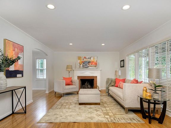 3rd image of 1455 Magnolia Ave