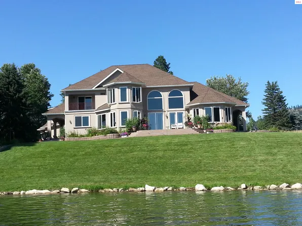 100 Bonita Bay Dr, Sagle, ID 83860