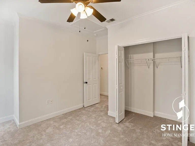 828B E Paris Ave — Photo 27