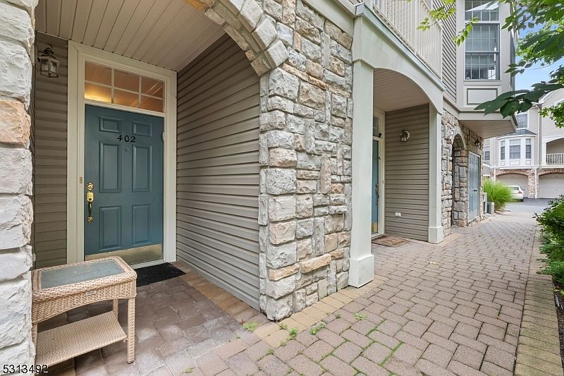 1st image of 402 Kensington Ln #402