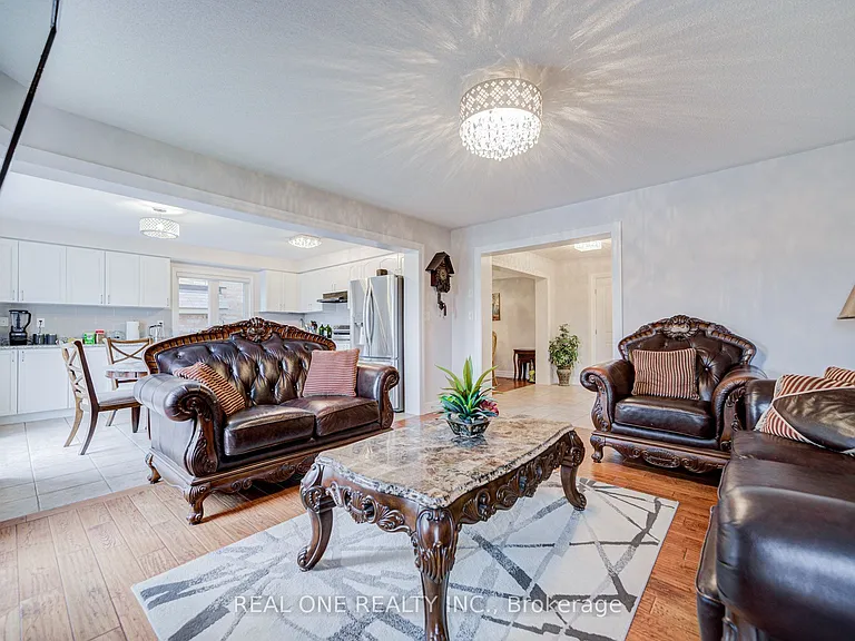 27 Cranston St #UPPER — Photo 9