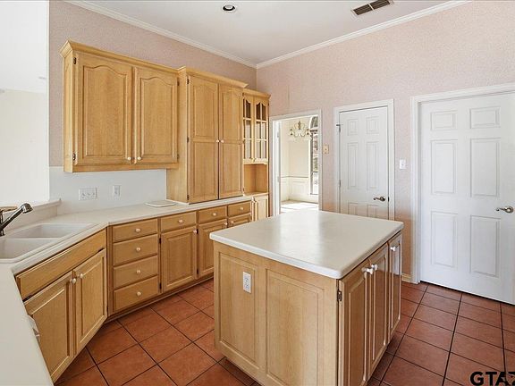 4th image of 15744 Timberhill Dr