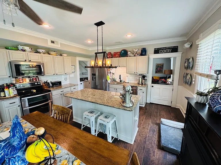 9219 Springs Rd — Photo 19
