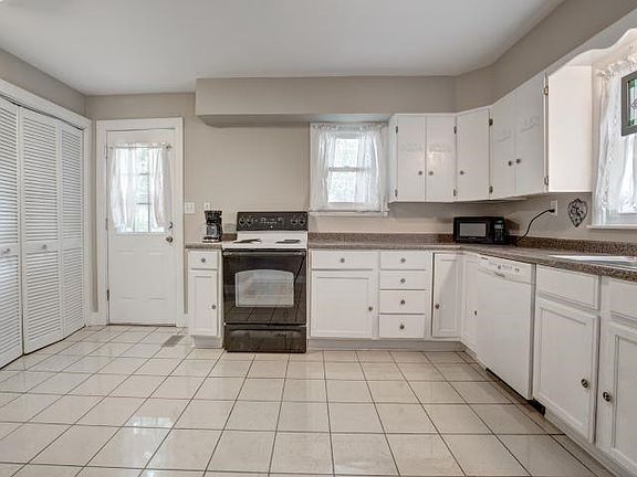 3rd image of 308 S Ash St