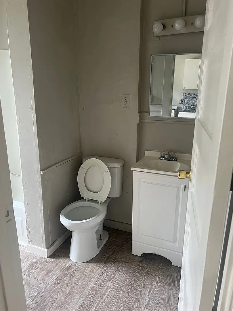 109 Foster Street — Photo 3