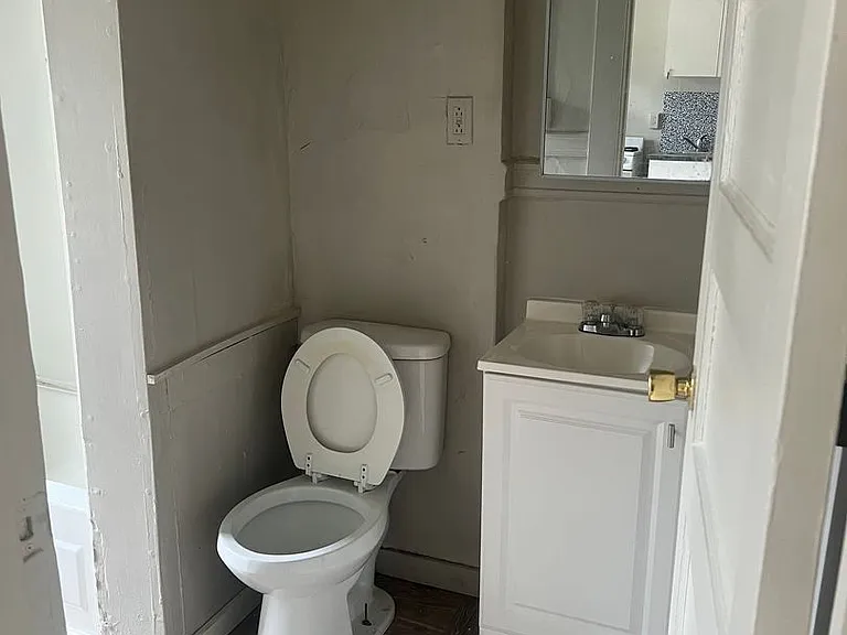 109 Foster St — Photo 3