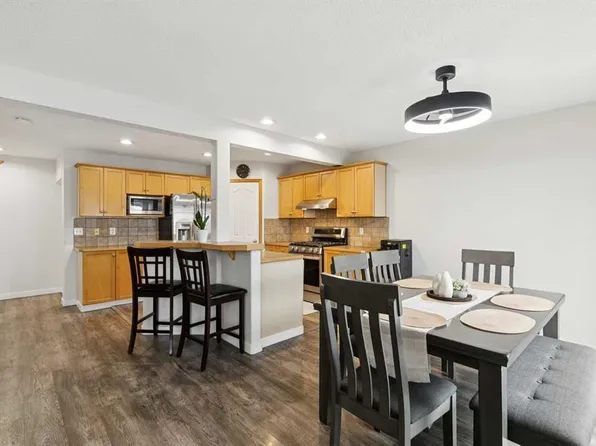 126 N Somerglen Way SW, Calgary, AB T2Y 4B2