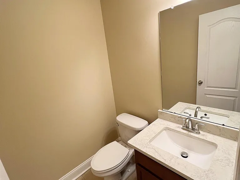 470 Shamrock Dr — Photo 16