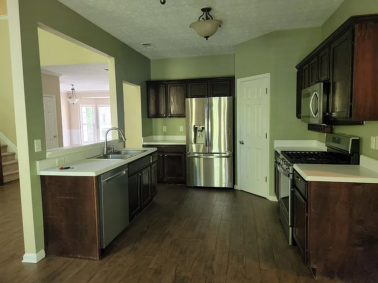 2350 Kirkstone Dr — Photo 8