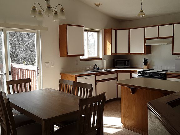 3rd image of 11327 N Lidgerwood St