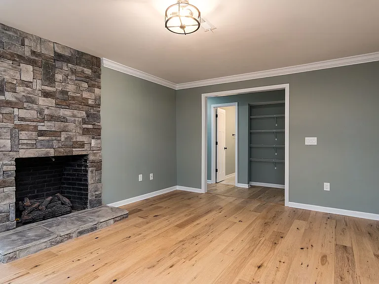 101 McCormick Cir — Photo 9