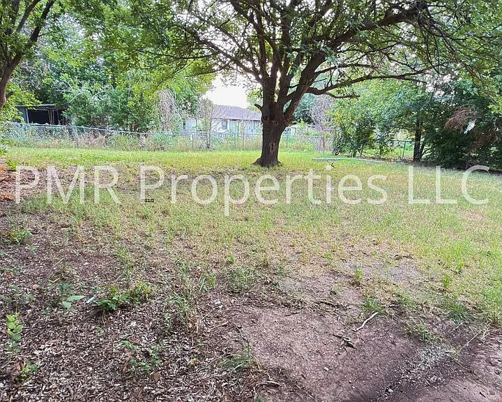 1411 NW Hoover Ave — Photo 9