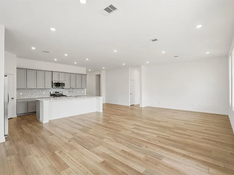 6407 Amberwood Dr — Photo 14