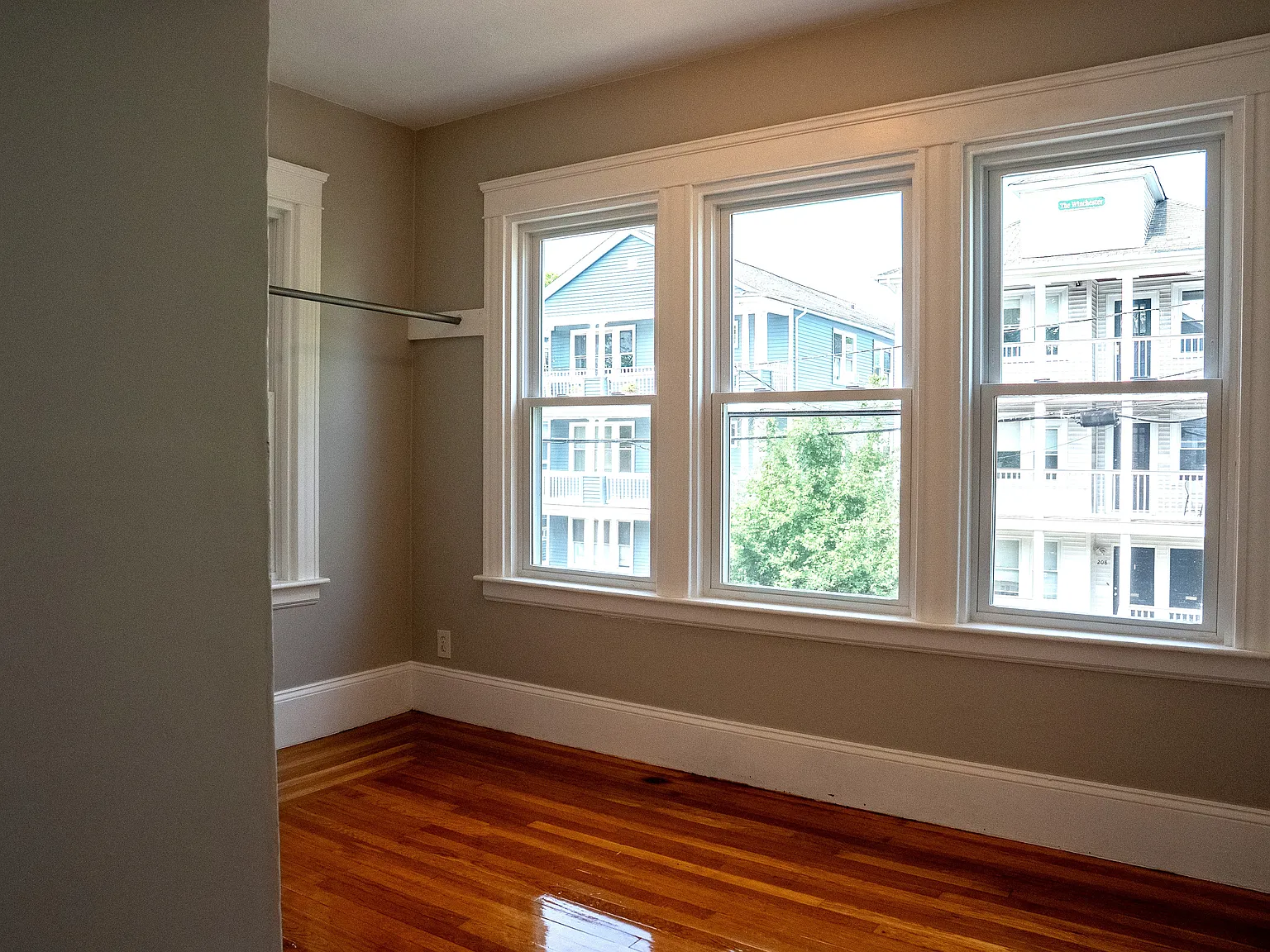 2 bed, 1000 sqft, $2,200 — Photo 4