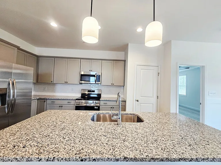 283 Crowville St — Photo 7