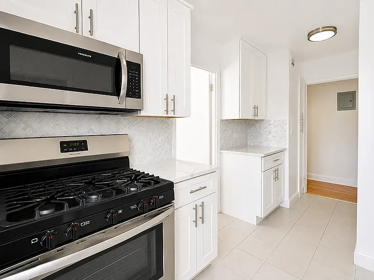 305 E 86th St #PHG — Photo 17