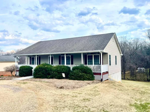 1745 Whitfield Dr, Bedford, VA 24523