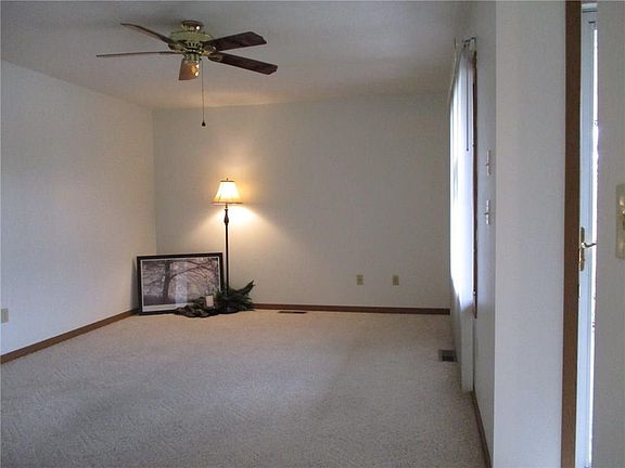4th image of 1842 Parkway Dr