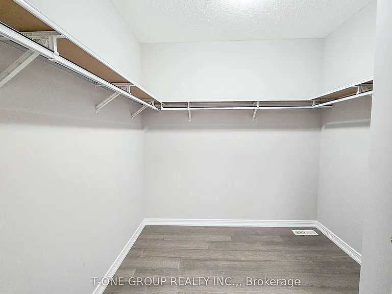 106 Castleglen Blvd — Photo 16