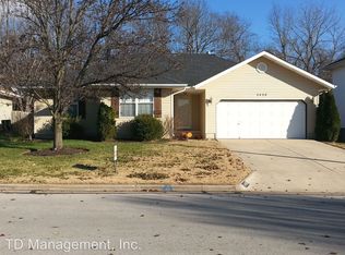 5498 S Sycamore Ave, Springfield, MO 65810