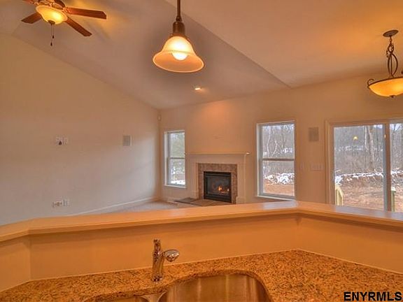 2nd image of 9 Cragmoor Ln