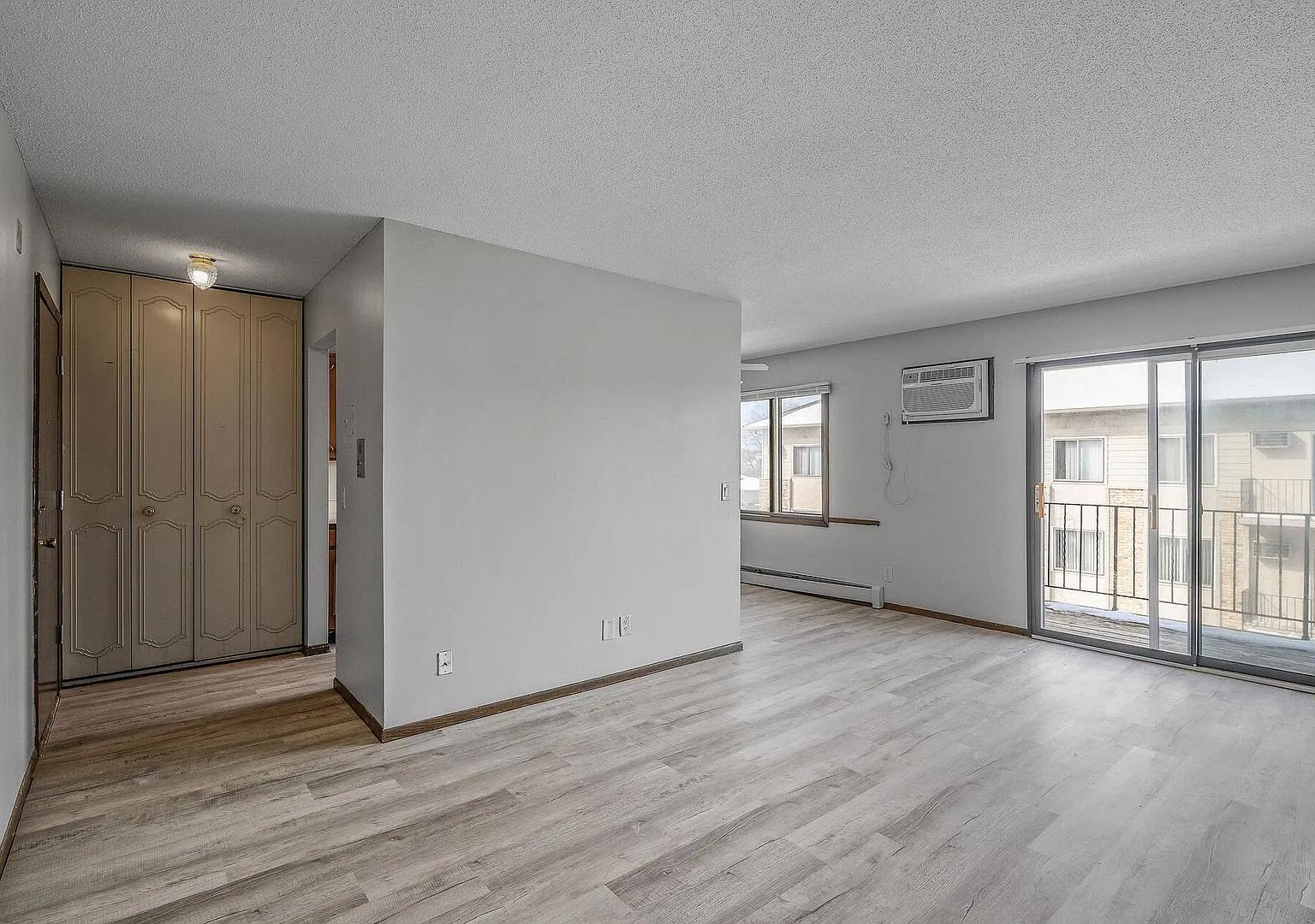 Highland Gables Apartments — Photo 2