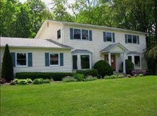 6 Amethyst Ct, West Nyack, NY 10994