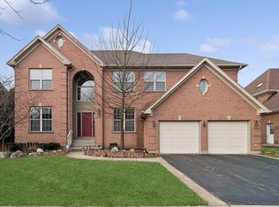 2062 Broadmoor Ln, Vernon Hills, IL 60061