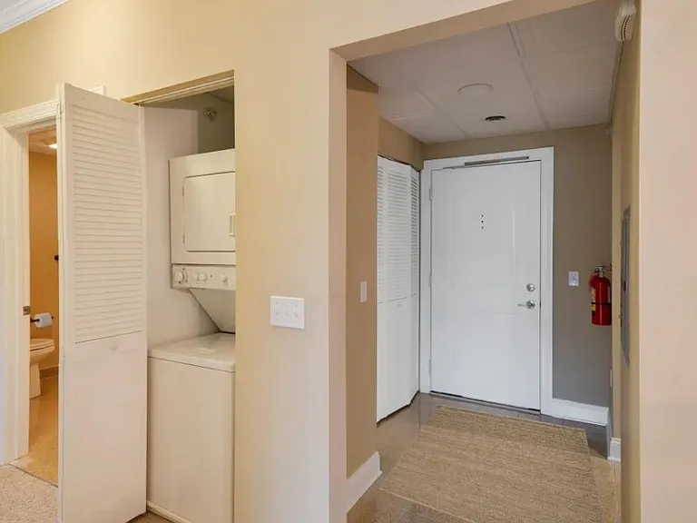Royal Pines — Photo 21