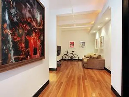 Rented by La Seven Inc. | media 21