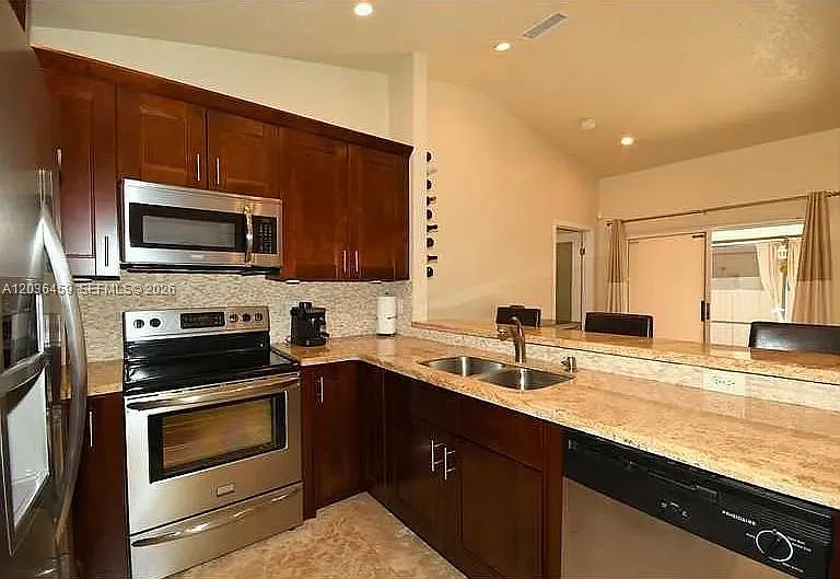 11838 NW 13th St — Photo 7