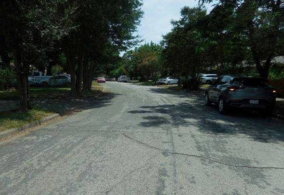 Exterior Neighborhood (street photo)