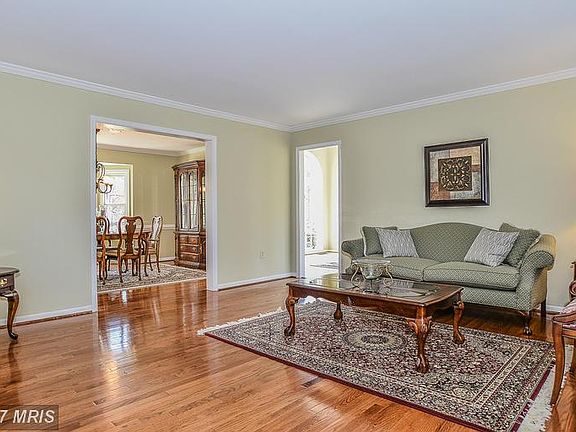 5th image of 7601 S Valley Dr