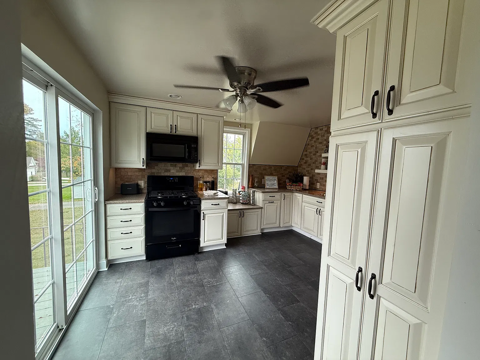 2 bed, 1100 sqft, $2,600 — Photo 3