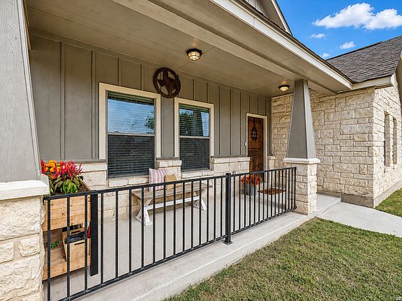 2nd image of 752 Crestview