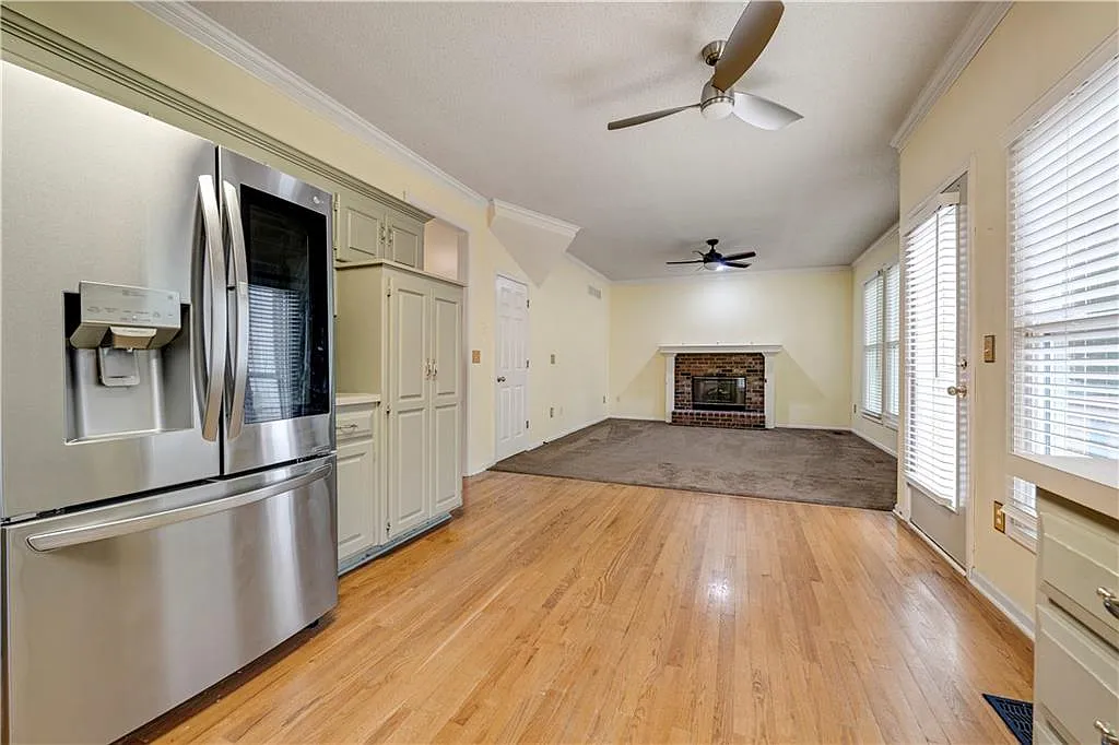 4 bed, 1856 sqft, $2,795 — Photo 3
