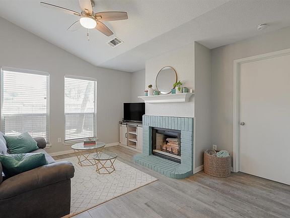 5th image of 1115 Glen Creek Dr