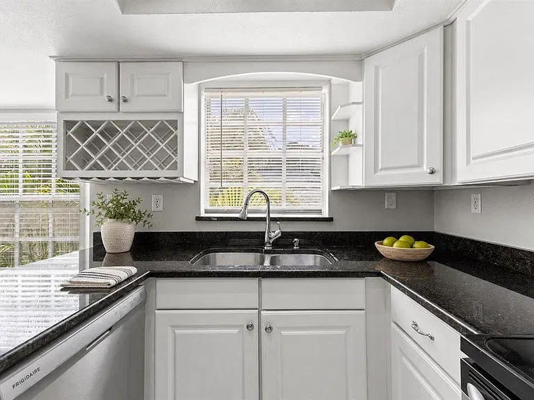 502 S Willow Ave #6 — Photo 7