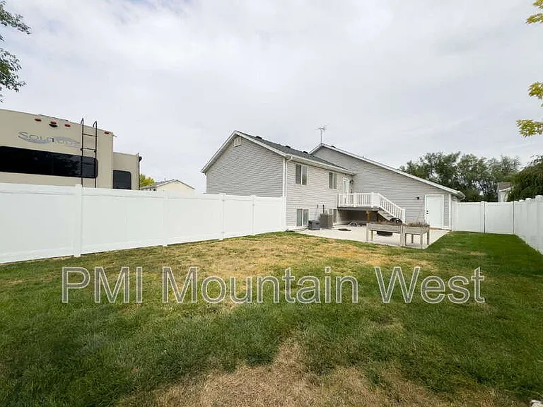 2419 W 1850 N — Photo 46
