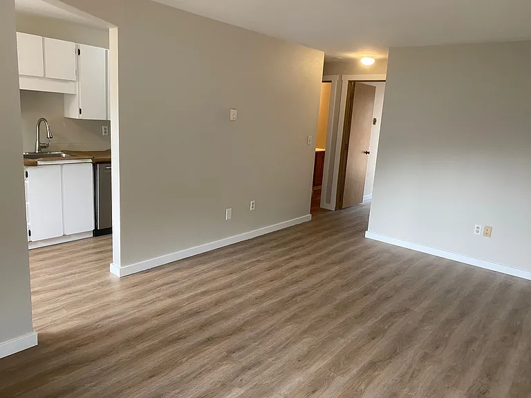 Highland Apartments - 12231-4 — Photo 8