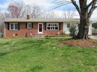1371 Lynndale Dr, Winston Salem, NC 27106