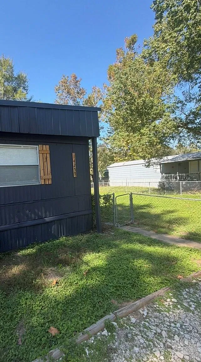 2 bed, 1.0 bath, 980 sqft, $1,150 — Photo 1