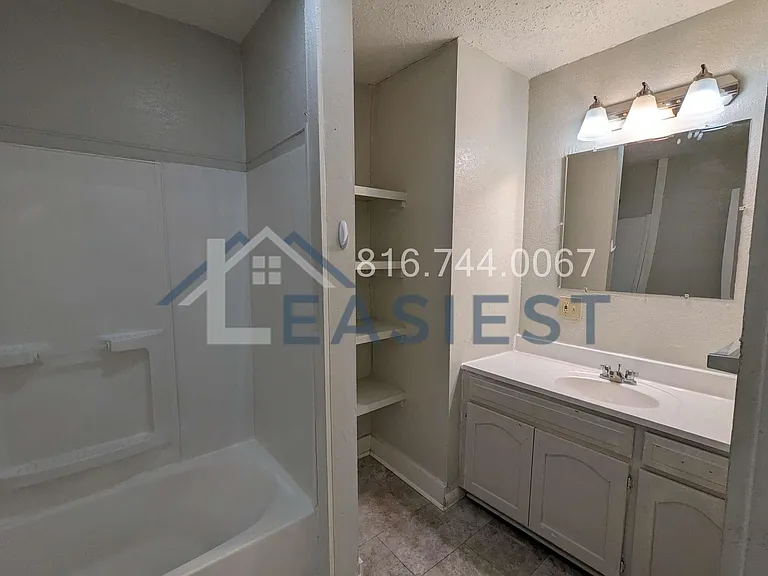 142 N Belmont Blvd — Photo 13