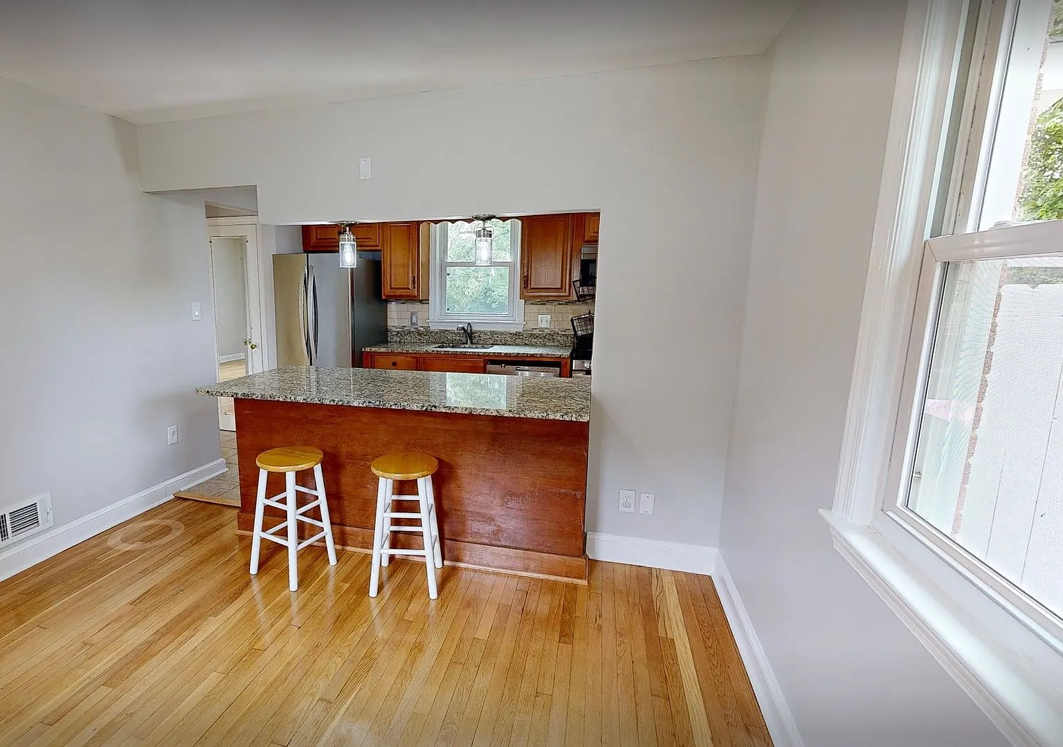 Close In Silver Spring Updated 3 Bed + 2 Ba — Photo 3