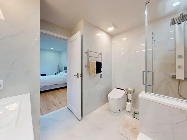 1940 Bergen Avenue image 17 of 42