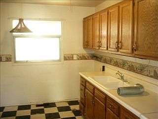 3rd image of 1321 Helmen Dr