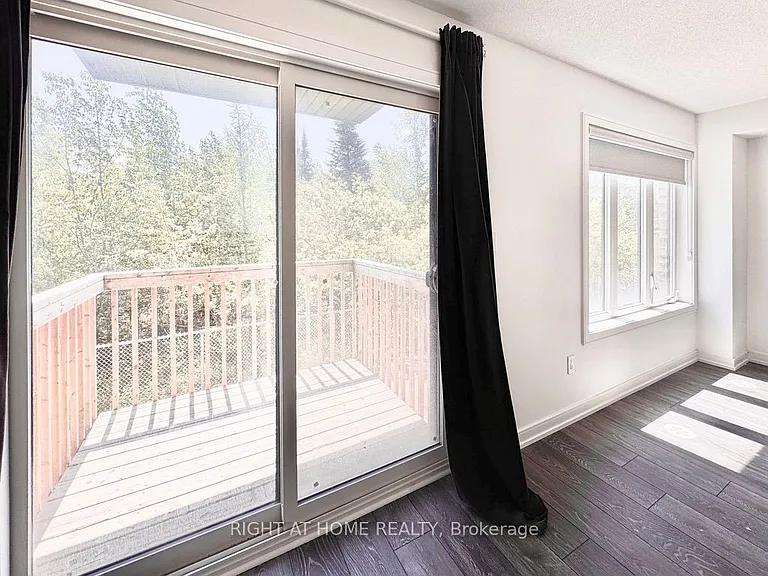 16 Blue Forest Cres — Photo 19