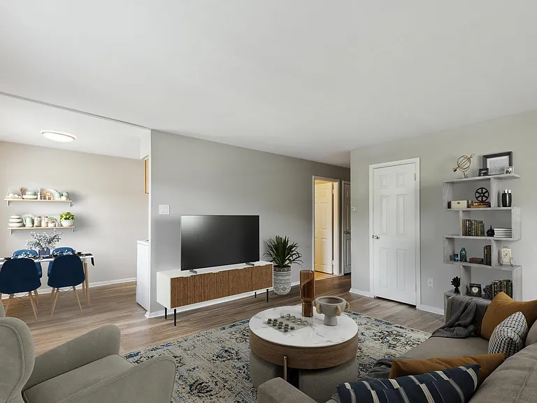 352 N York Rd #C16 — Photo 5