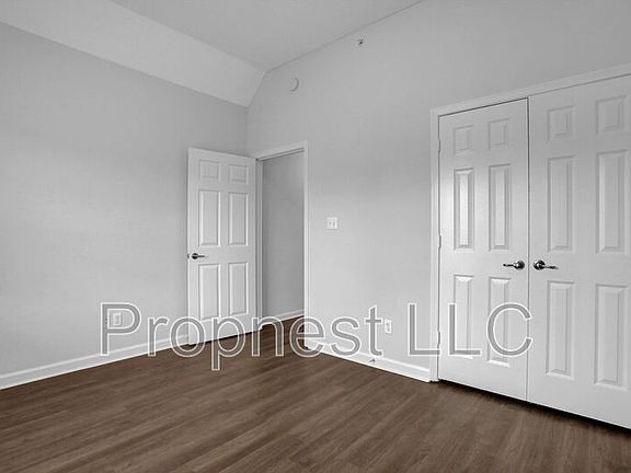 4th image of 769 Barrington Woods Cv #9