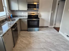 11 Seaside Ter, Lynn, MA